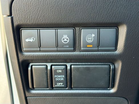 Used 2023 Nissan Armada SL w/ Captain's Chairs Package image 35