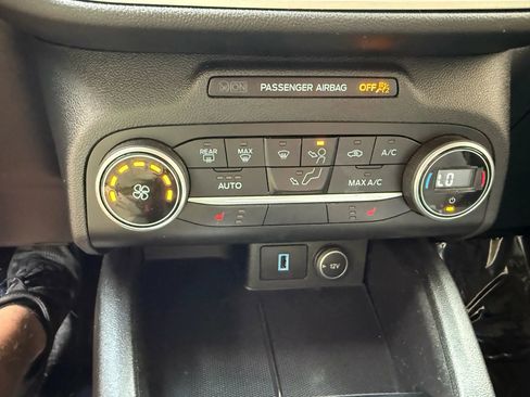 Used 2020 Ford Escape SE image 20