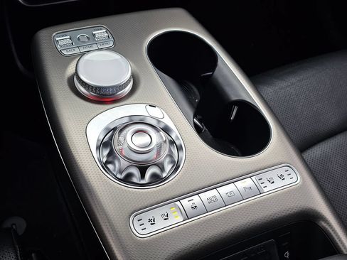 Certified 2023 Genesis GV60 Advanced AWD/4WD image 19