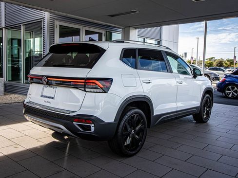 New 2026 Volkswagen Taos SE image 18