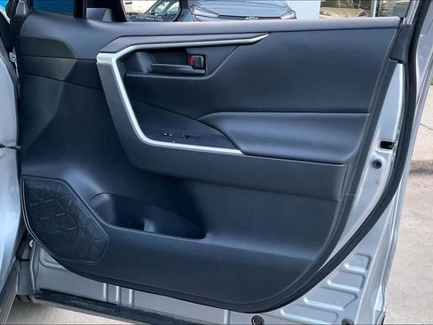 Used 2019 Toyota RAV4 LE image 22