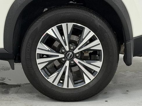 Used 2023 Nissan Rogue SV AWD/4WD image 8