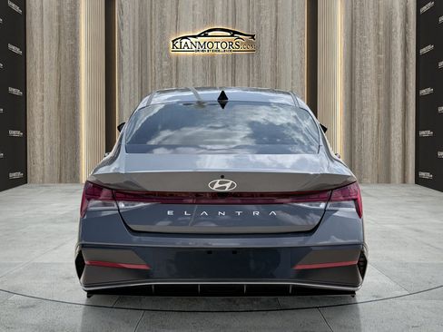Used 2025 Hyundai Elantra SEL FWD image 5