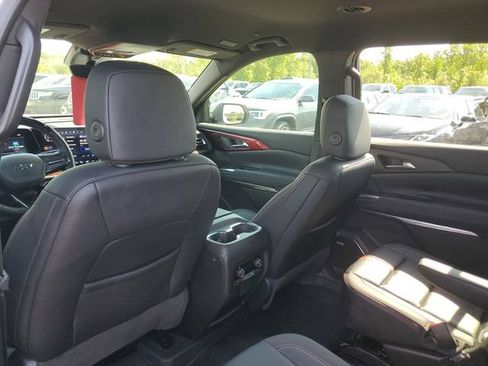Used 2025 Chevrolet Traverse RS w/ LPO, Floor Liner Package AWD/4WD image 8