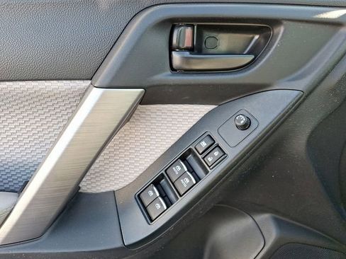 Used 2018 Subaru Forester 2.5i Premium w/ All-Weather Package image 12