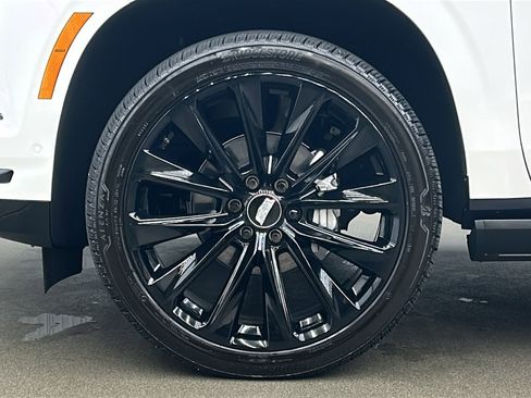 Used 2025 Cadillac Escalade Sport Platinum image 10