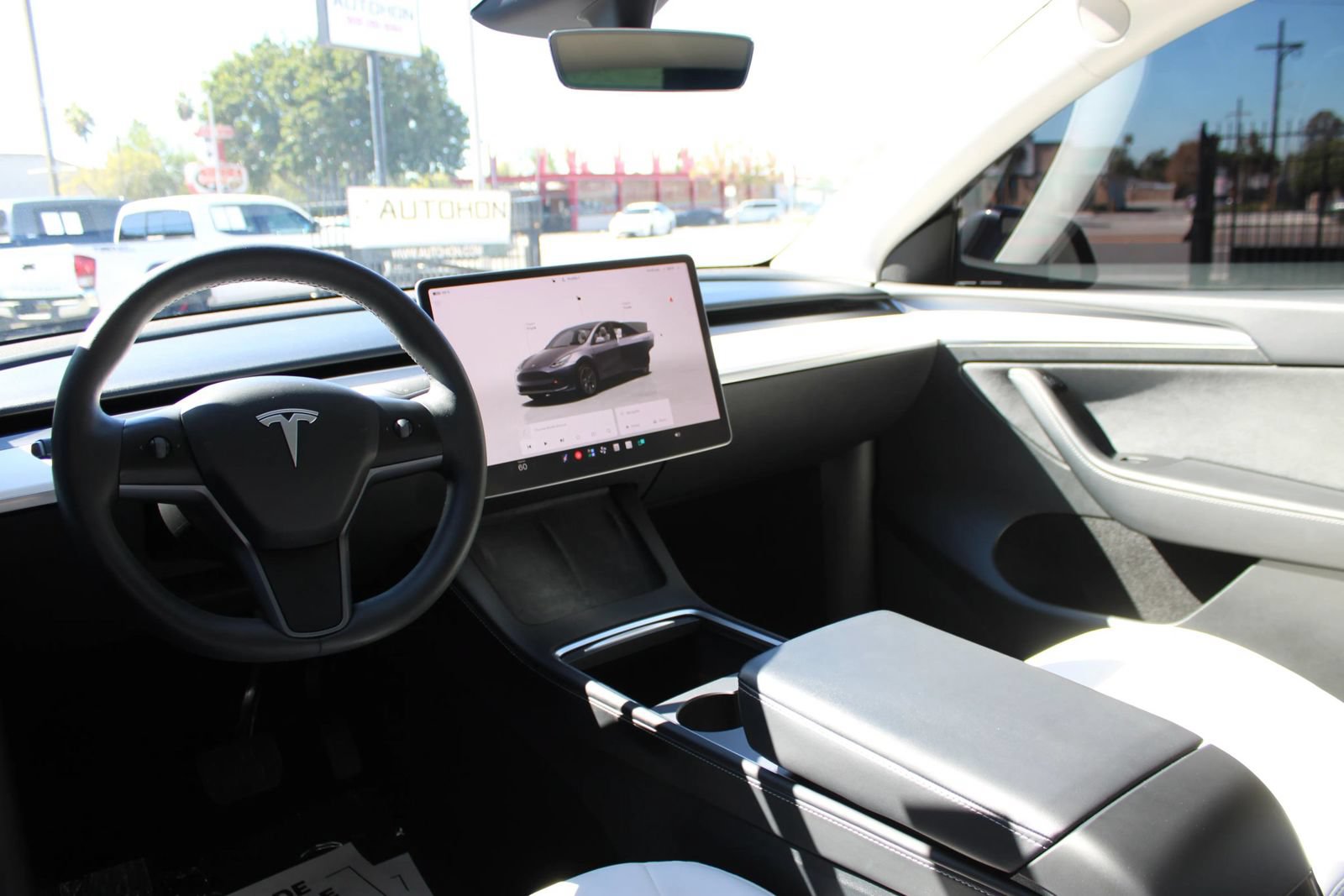 Used 2024 Tesla Model Y 2WD image 23