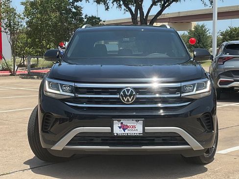Used 2021 Volkswagen Atlas Cross Sport SE FWD image 2