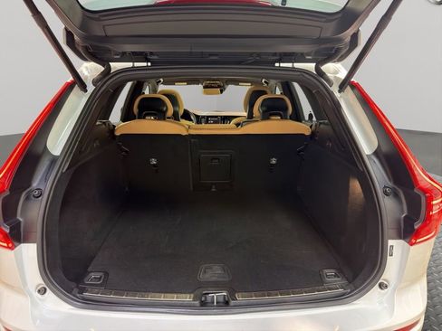 Used 2018 Volvo XC60 T5 Momentum image 19