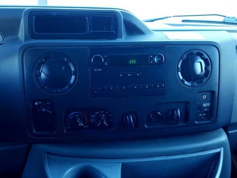 Used 2017 Ford E-350 and Econoline 350 Super Duty image 13