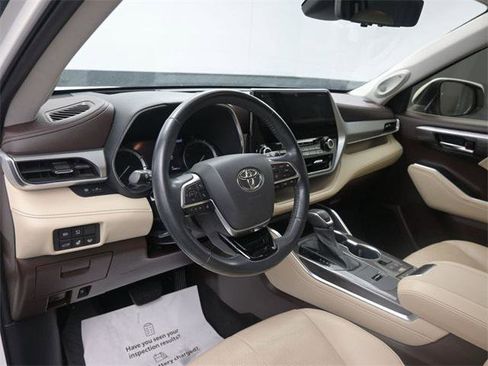 Certified 2021 Toyota Highlander Platinum image 29