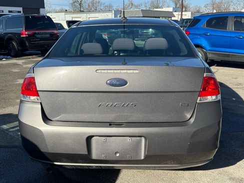 Used 2011 Ford Focus SE image 4