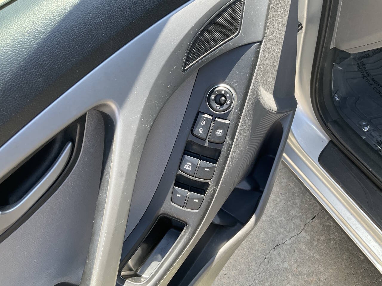 Used 2016 Hyundai Elantra SE FWD image 11