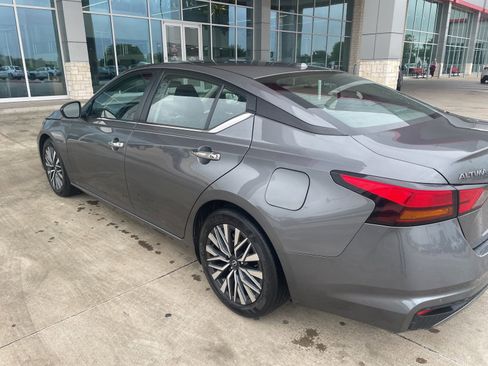 Used 2024 Nissan Altima 2.5 SV image 13