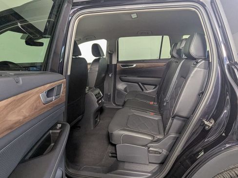 Used 2025 Volkswagen Atlas SE FWD image 25