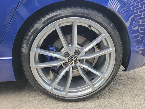 Used 2024 Volkswagen Golf R AWD/4WD image 6