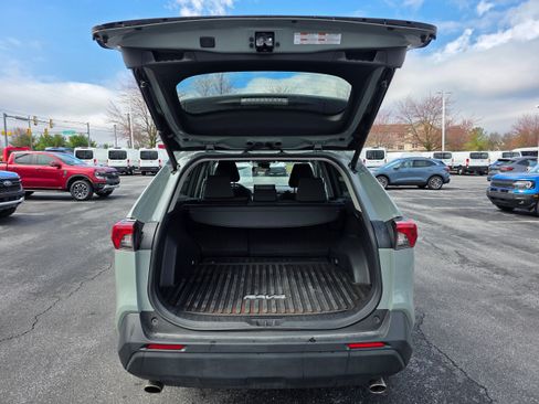 Used 2020 Toyota RAV4 XLE w/ Convenience Package image 7