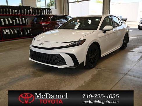 New 2026 Toyota Camry SE FWD image 1