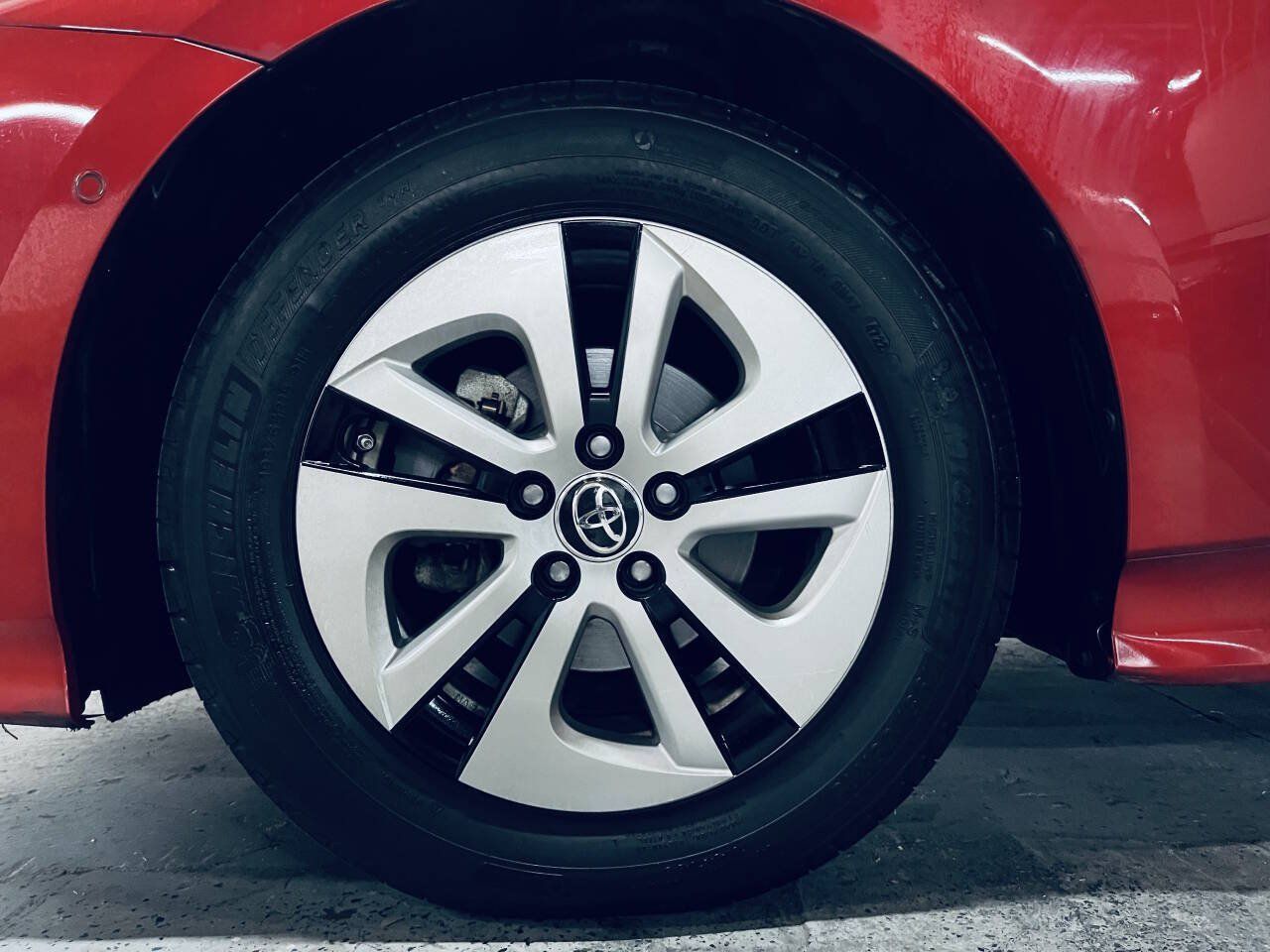 Used 2018 Toyota Prius Three FWD image 14