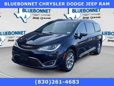 Used 2017 Chrysler Pacifica Limited w/ UConnect Theater Package FWD image 1