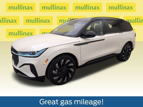 Used 2024 Lincoln Nautilus Reserve w/ Equipment Group 203A image 13