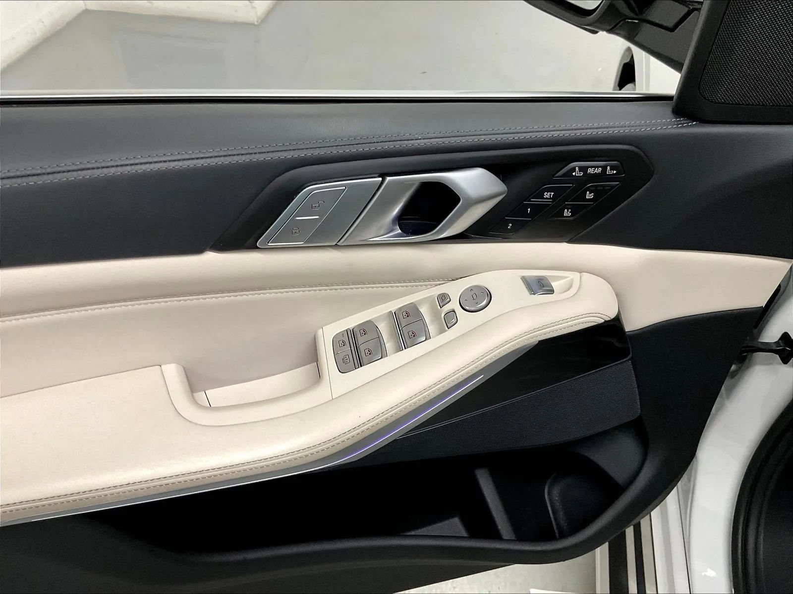 Used 2022 BMW X7 xDrive40i w/ Premium Package AWD/4WD image 44