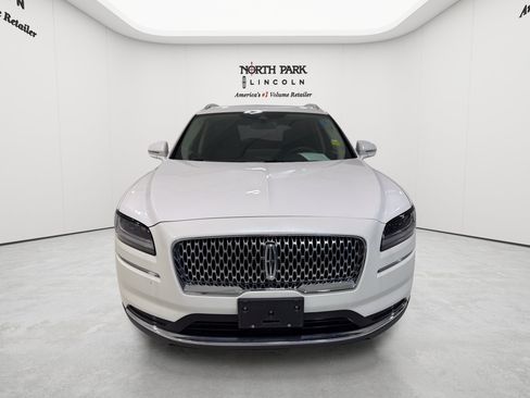 Used 2022 Lincoln Nautilus FWD w/ Premium Package image 8