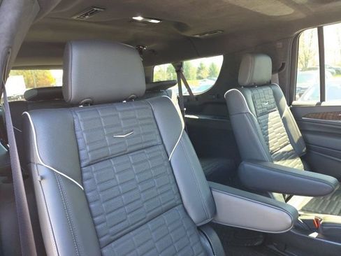 Used 2023 Cadillac Escalade ESV Premium Luxury Platinum image 24