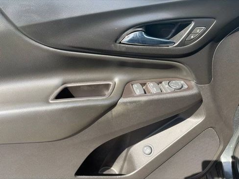 Used 2021 Chevrolet Equinox LT FWD image 13