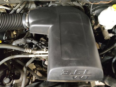 Used 2022 RAM 1500 Classic SLT image 30