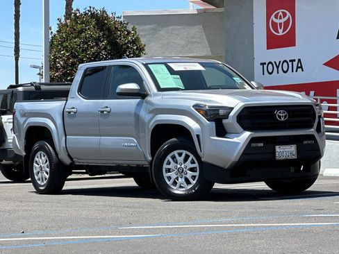 Used 2025 Toyota Tacoma SR5 AWD/4WD image 8