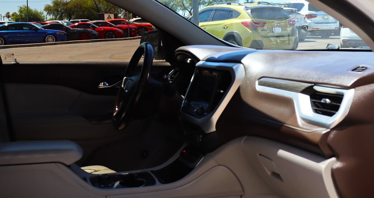 Used 2020 GMC Acadia SLT w/ LPO, Cargo Package FWD image 33