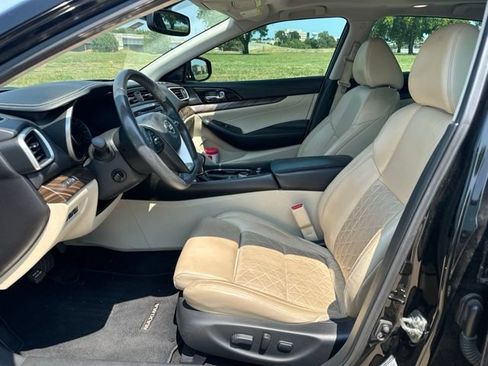 Used 2016 Nissan Maxima Platinum w/ Interior Lighting Package FWD image 11