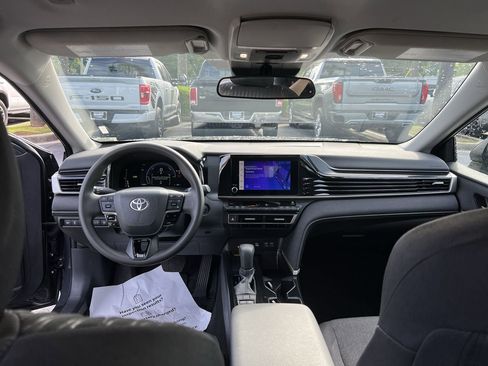 Used 2026 Toyota Camry LE FWD image 31
