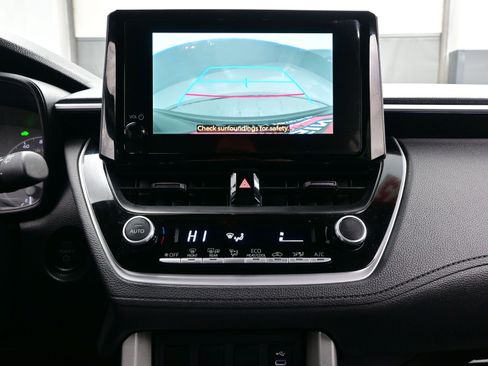 Used 2025 Toyota Corolla Cross AWD Hybrid w/ Moonroof Package image 19