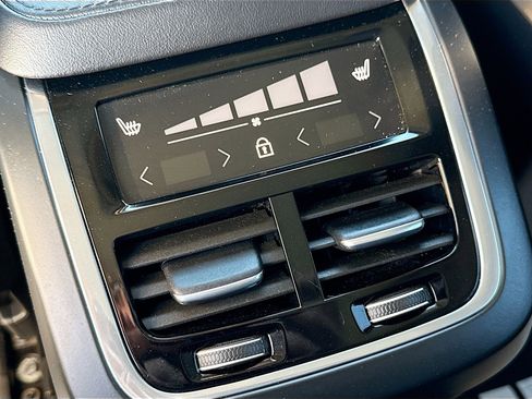 Used 2024 Volvo XC90 B5 Core w/ Climate Package image 22
