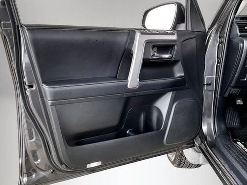 Used 2019 Toyota 4Runner SR5 Premium RWD image 17
