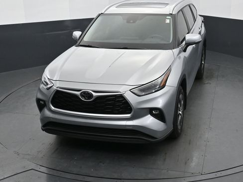 Used 2024 Toyota Highlander XLE image 27