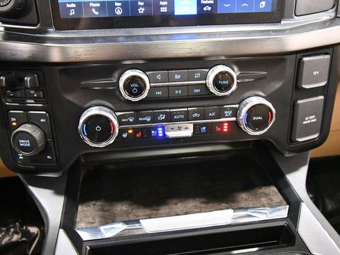 Used 2023 Ford F350 Lariat w/ Lariat Ultimate Package AWD/4WD image 27