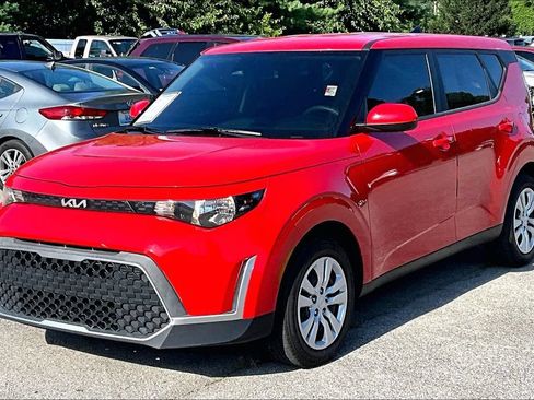 Used 2025 Kia Soul LX FWD image 3