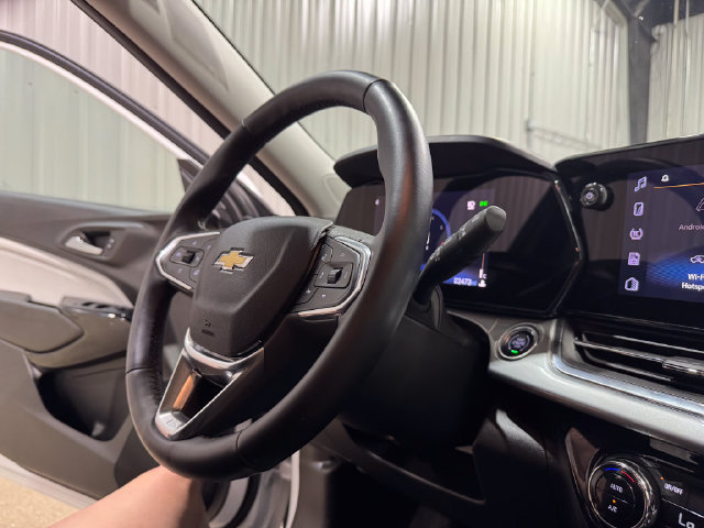 Used 2025 Chevrolet Trax LT w/ LT Convenience Package FWD image 13