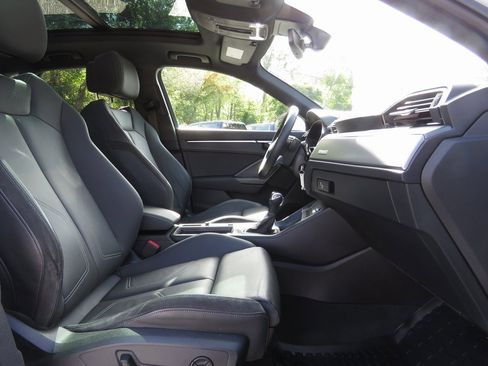 Used 2022 Audi Q3 2.0T Premium w/ Black Optic Sport Package image 14