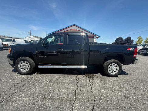 Used 2011 GMC Sierra 2500 SLT w/ Suspension Package, Off-Road AWD/4WD image 2