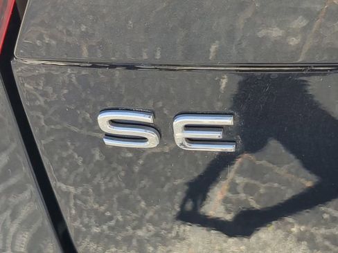 Certified 2024 Volkswagen Tiguan SE image 11