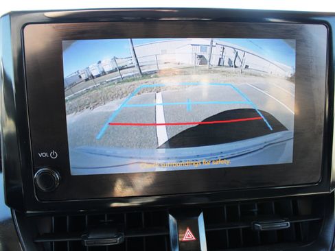 Used 2025 Toyota Corolla LE image 31