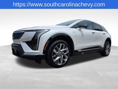 Certified 2025 Cadillac Optiq Luxury 2 w/ LPO, Floor Liner Package AWD/4WD image 37