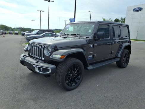 Used 2021 Jeep Wrangler Unlimited Sahara w/ Cold Weather Group AWD/4WD image 7