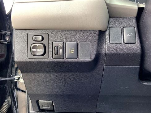 Used 2017 Toyota RAV4 XLE FWD image 33
