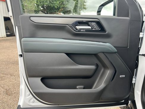 New 2026 GMC Yukon XL AT4 w/ AT4 Premium Package image 29