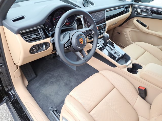 Used 2026 Porsche Macan AWD/4WD image 24